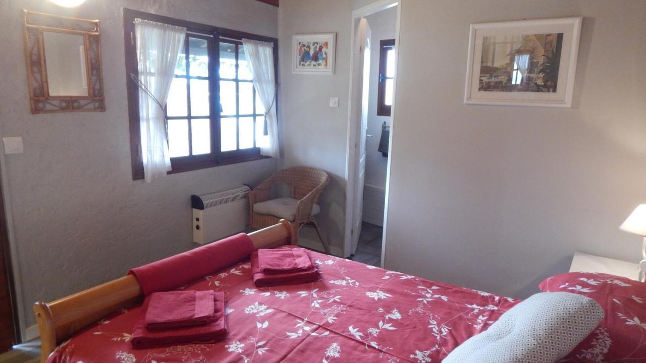 The Petite Chalet Chambre D'Hotes L'Isle-Jourdain  Екстер'єр фото