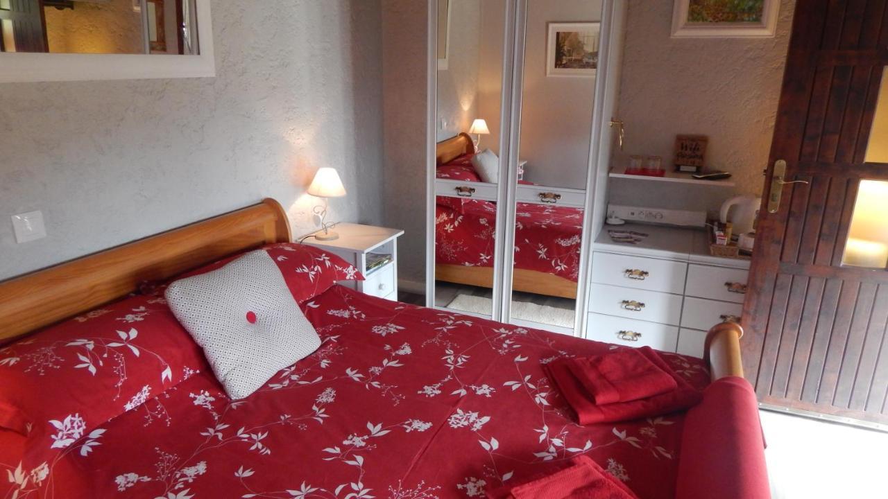 The Petite Chalet Chambre D'Hotes L'Isle-Jourdain  Екстер'єр фото